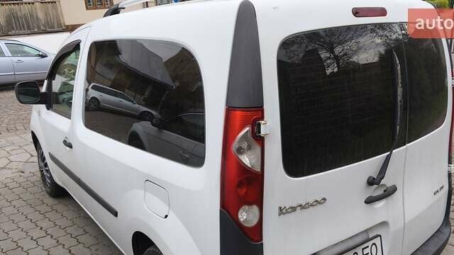 Рено Кенгу 2009 в Бориславе на Automoto.ua Белый Рено Кенгу, объемом двигателя 1.5 л и пробегом 297 тыс. км за 5550 $, фото 6 на Automoto.ua