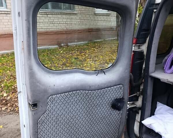 Белый Рено Кенгу, объемом двигателя 1.46 л и пробегом 186 тыс. км за 4800 $, фото 6 на Automoto.ua