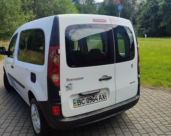 Белый Рено Кенгу, объемом двигателя 1.5 л и пробегом 322 тыс. км за 4400 $, фото 6 на Automoto.ua