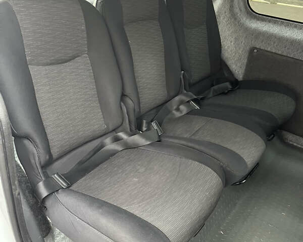 Белый Рено Кенгу, объемом двигателя 1.46 л и пробегом 398 тыс. км за 5600 $, фото 14 на Automoto.ua