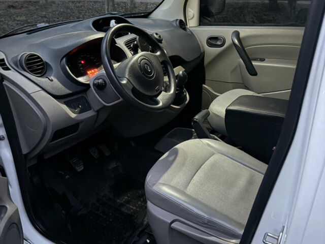 Белый Рено Кенгу, объемом двигателя 1.46 л и пробегом 110 тыс. км за 7600 $, фото 9 на Automoto.ua