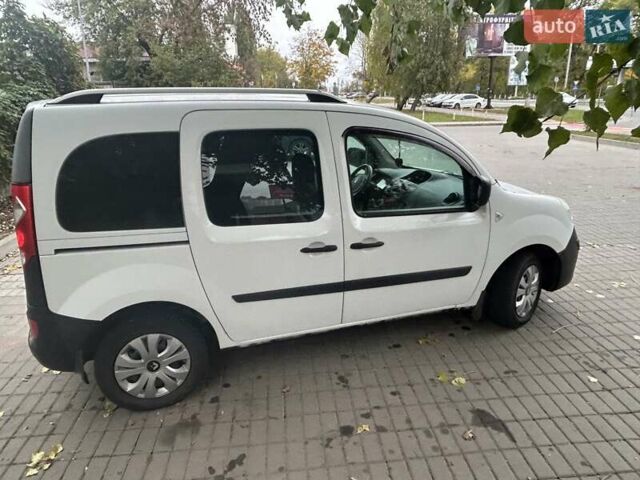 Белый Рено Кенгу, объемом двигателя 1.5 л и пробегом 147 тыс. км за 5000 $, фото 3 на Automoto.ua