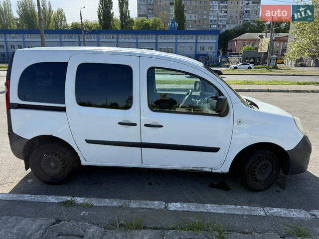 Белый Рено Кенгу, объемом двигателя 1.46 л и пробегом 300 тыс. км за 5500 $, фото 6 на Automoto.ua