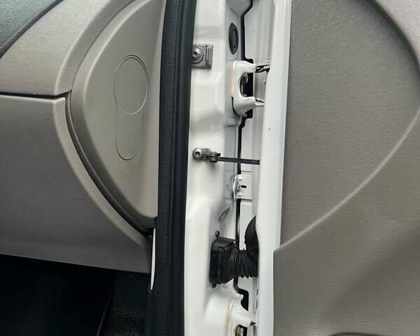 Білий Рено Кєнгу, об'ємом двигуна 1.46 л та пробігом 280 тис. км за 5250 $, фото 10 на Automoto.ua