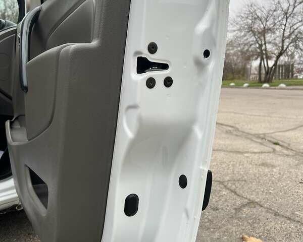 Білий Рено Кєнгу, об'ємом двигуна 1.46 л та пробігом 280 тис. км за 5250 $, фото 9 на Automoto.ua