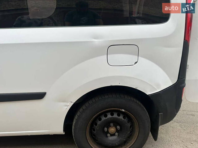 Белый Рено Кенгу, объемом двигателя 1.46 л и пробегом 357 тыс. км за 6100 $, фото 18 на Automoto.ua