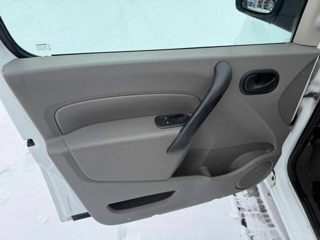 Білий Рено Кєнгу, об'ємом двигуна 1.5 л та пробігом 107 тис. км за 6200 $, фото 10 на Automoto.ua