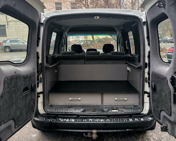 Білий Рено Кєнгу, об'ємом двигуна 1.46 л та пробігом 255 тис. км за 5700 $, фото 21 на Automoto.ua