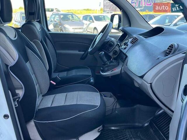 Белый Рено Кенгу, объемом двигателя 1.5 л и пробегом 301 тыс. км за 6290 $, фото 28 на Automoto.ua