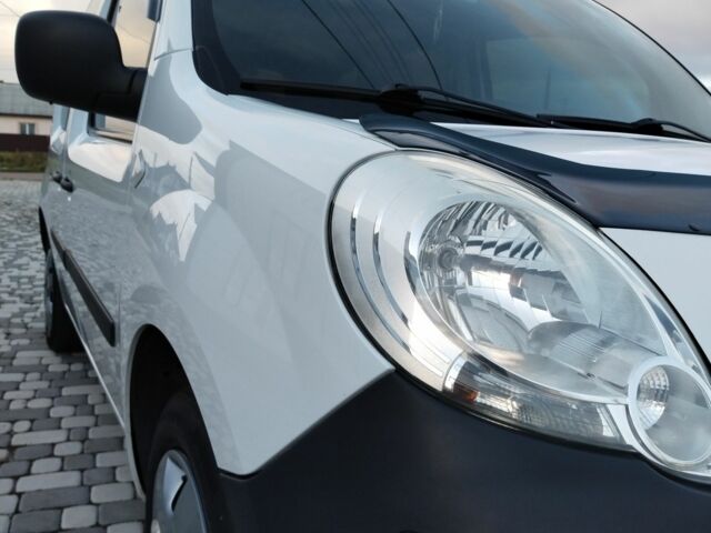 Белый Рено Кенгу, объемом двигателя 1.5 л и пробегом 271 тыс. км за 7299 $, фото 3 на Automoto.ua