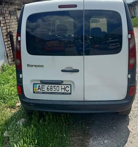 Белый Рено Кенгу, объемом двигателя 1.46 л и пробегом 240 тыс. км за 4900 $, фото 2 на Automoto.ua