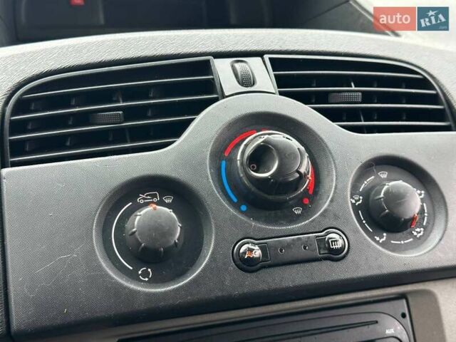 Білий Рено Кєнгу, об'ємом двигуна 1.6 л та пробігом 356 тис. км за 5990 $, фото 14 на Automoto.ua