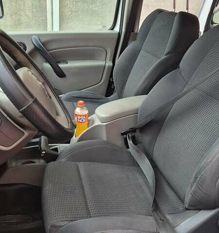 Білий Рено Кєнгу, об'ємом двигуна 1.5 л та пробігом 334 тис. км за 5500 $, фото 10 на Automoto.ua