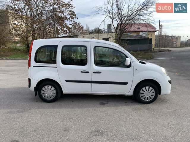 Белый Рено Кенгу, объемом двигателя 1.6 л и пробегом 152 тыс. км за 7100 $, фото 7 на Automoto.ua