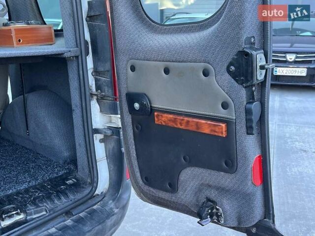 Белый Рено Кенгу, объемом двигателя 1.5 л и пробегом 301 тыс. км за 6290 $, фото 34 на Automoto.ua