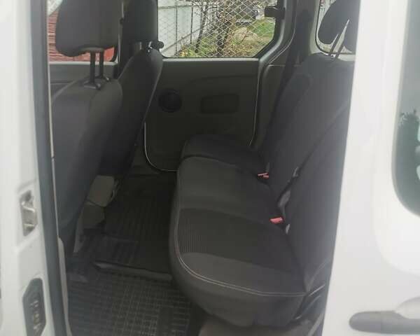 Белый Рено Кенгу, объемом двигателя 1.6 л и пробегом 151 тыс. км за 6000 $, фото 17 на Automoto.ua