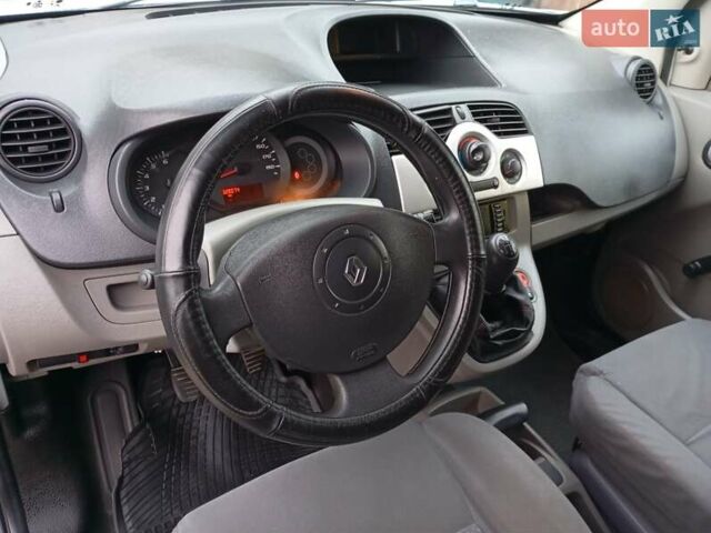 Белый Рено Кенгу, объемом двигателя 1.5 л и пробегом 327 тыс. км за 6500 $, фото 13 на Automoto.ua