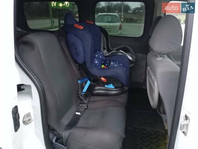 Белый Рено Кенгу, объемом двигателя 1.5 л и пробегом 327 тыс. км за 6500 $, фото 8 на Automoto.ua