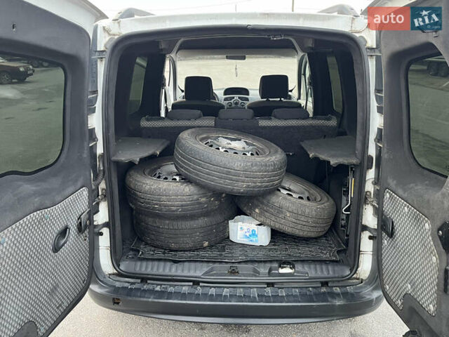 Белый Рено Кенгу, объемом двигателя 1.46 л и пробегом 290 тыс. км за 5999 $, фото 32 на Automoto.ua