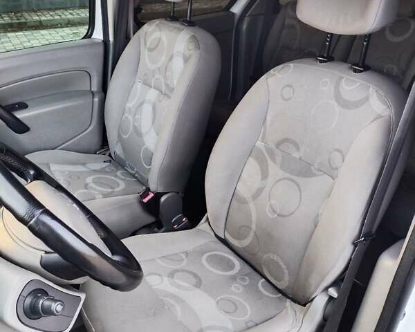 Рено Кенгу 2010 в Житомире на Automoto.ua Белый Рено Кенгу, объемом двигателя 1.46 л и пробегом 271 тыс. км за 7299 $, фото 12 на Automoto.ua