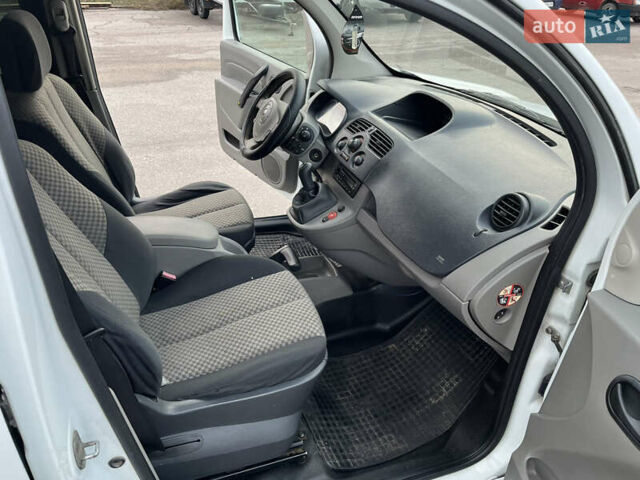 Белый Рено Кенгу, объемом двигателя 1.46 л и пробегом 290 тыс. км за 5999 $, фото 27 на Automoto.ua