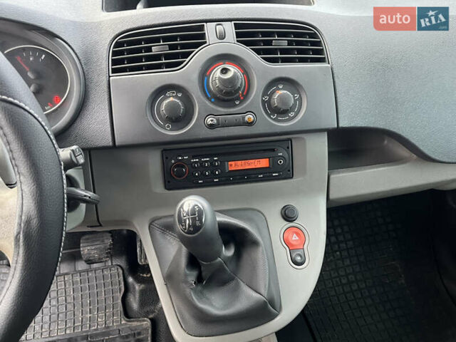 Белый Рено Кенгу, объемом двигателя 1.46 л и пробегом 290 тыс. км за 5999 $, фото 20 на Automoto.ua