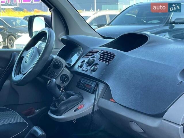 Белый Рено Кенгу, объемом двигателя 1.5 л и пробегом 301 тыс. км за 6290 $, фото 29 на Automoto.ua