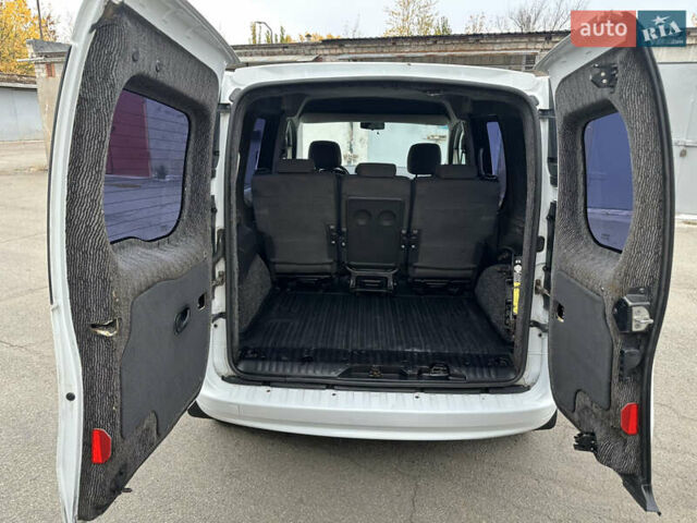 Белый Рено Кенгу, объемом двигателя 1.5 л и пробегом 175 тыс. км за 6500 $, фото 24 на Automoto.ua