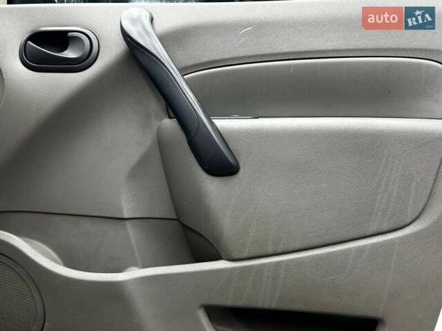 Белый Рено Кенгу, объемом двигателя 1.46 л и пробегом 181 тыс. км за 5500 $, фото 19 на Automoto.ua