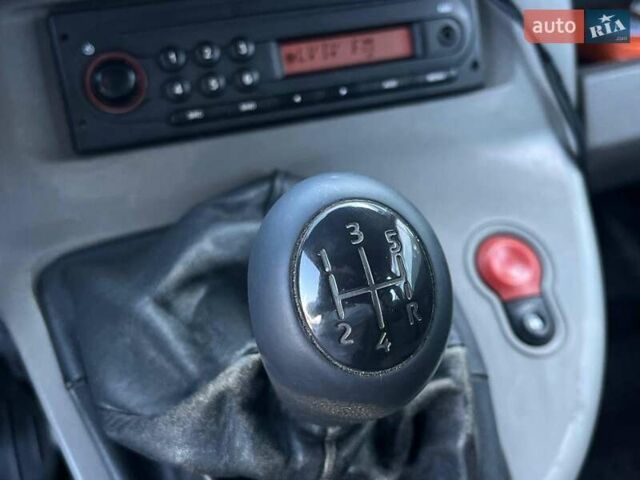 Белый Рено Кенгу, объемом двигателя 1.5 л и пробегом 301 тыс. км за 6290 $, фото 18 на Automoto.ua