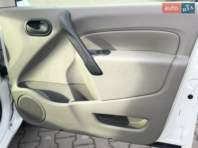 Білий Рено Кєнгу, об'ємом двигуна 1.5 л та пробігом 250 тис. км за 6900 $, фото 22 на Automoto.ua