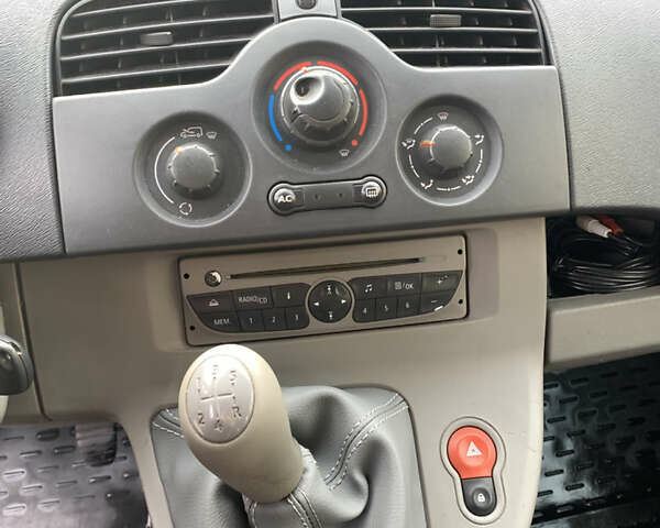 Белый Рено Кенгу, объемом двигателя 1.6 л и пробегом 152 тыс. км за 7100 $, фото 17 на Automoto.ua