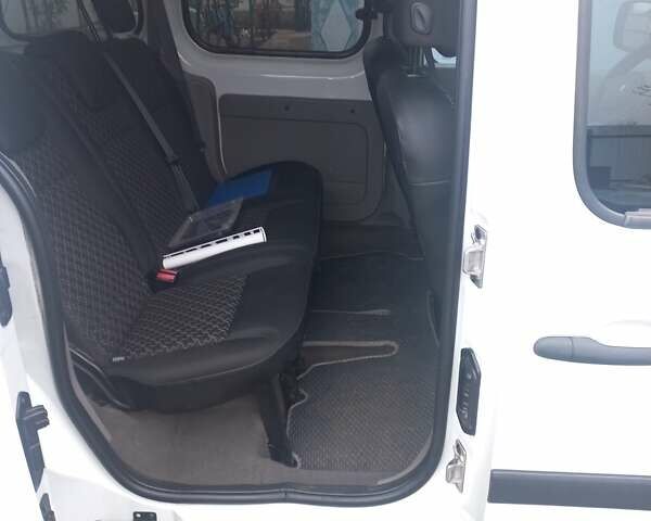 Білий Рено Кєнгу, об'ємом двигуна 1.6 л та пробігом 195 тис. км за 6000 $, фото 6 на Automoto.ua