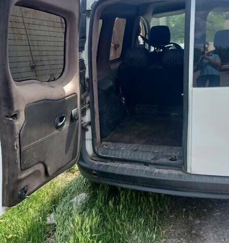 Белый Рено Кенгу, объемом двигателя 1.46 л и пробегом 240 тыс. км за 4900 $, фото 3 на Automoto.ua
