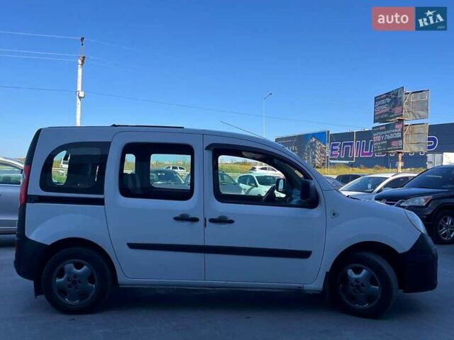 Белый Рено Кенгу, объемом двигателя 1.5 л и пробегом 301 тыс. км за 6290 $, фото 4 на Automoto.ua