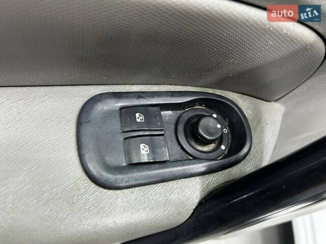 Белый Рено Кенгу, объемом двигателя 1.46 л и пробегом 181 тыс. км за 5500 $, фото 7 на Automoto.ua