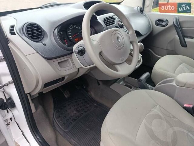 Рено Кенгу 2010 в Полтаве на Automoto.ua Белый Рено Кенгу, объемом двигателя 1.6 л и пробегом 228 тыс. км за 7300 $, фото 8 на Automoto.ua