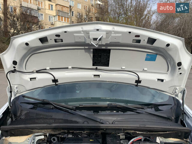 Белый Рено Кенгу, объемом двигателя 1.6 л и пробегом 152 тыс. км за 7100 $, фото 34 на Automoto.ua