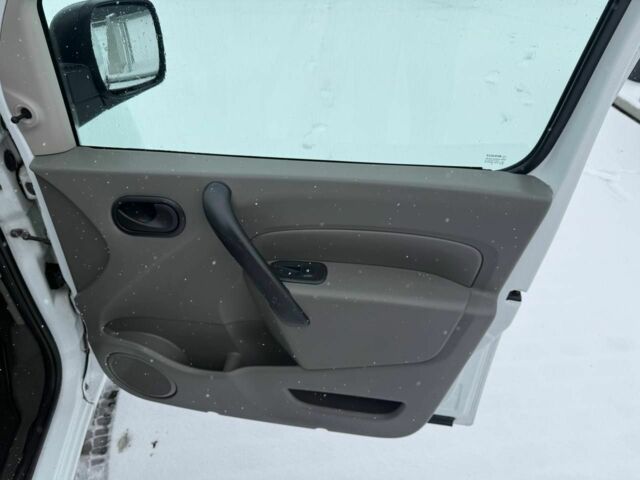 Білий Рено Кєнгу, об'ємом двигуна 1.5 л та пробігом 107 тис. км за 6200 $, фото 15 на Automoto.ua