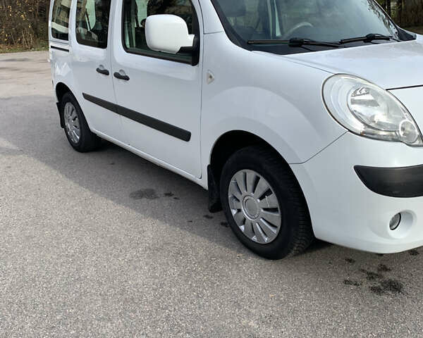 Белый Рено Кенгу, объемом двигателя 1.6 л и пробегом 152 тыс. км за 7100 $, фото 8 на Automoto.ua