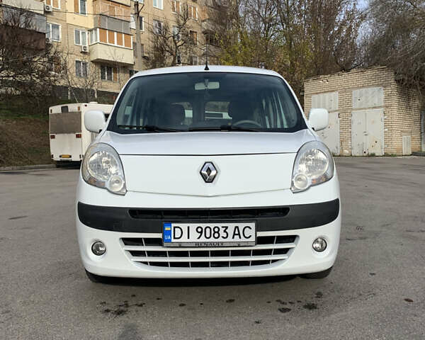 Белый Рено Кенгу, объемом двигателя 1.6 л и пробегом 152 тыс. км за 7100 $, фото 1 на Automoto.ua