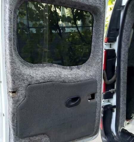 Белый Рено Кенгу, объемом двигателя 1.5 л и пробегом 325 тыс. км за 4000 $, фото 13 на Automoto.ua