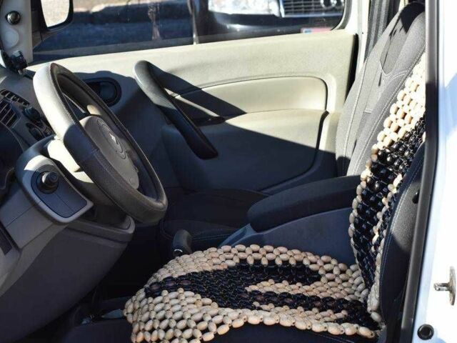 Белый Рено Кенгу, объемом двигателя 1.5 л и пробегом 191 тыс. км за 7499 $, фото 7 на Automoto.ua