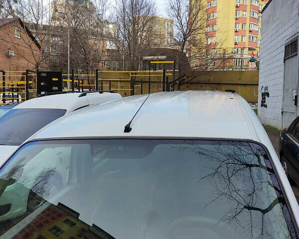 Білий Рено Кєнгу, об'ємом двигуна 1.5 л та пробігом 265 тис. км за 5300 $, фото 6 на Automoto.ua