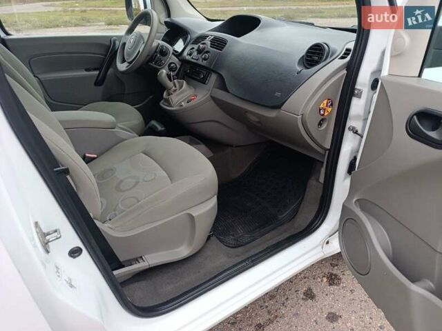 Рено Кенгу 2010 в Полтаве на Automoto.ua Белый Рено Кенгу, объемом двигателя 1.6 л и пробегом 228 тыс. км за 7300 $, фото 1 на Automoto.ua