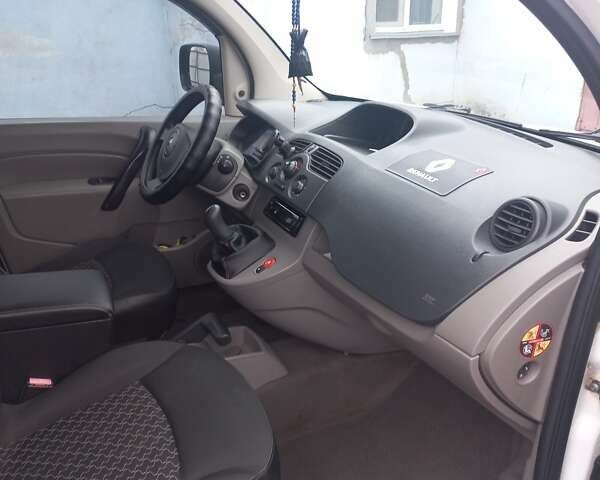 Білий Рено Кєнгу, об'ємом двигуна 1.6 л та пробігом 195 тис. км за 6000 $, фото 9 на Automoto.ua