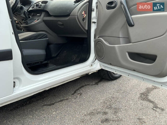 Белый Рено Кенгу, объемом двигателя 1.46 л и пробегом 290 тыс. км за 5999 $, фото 26 на Automoto.ua