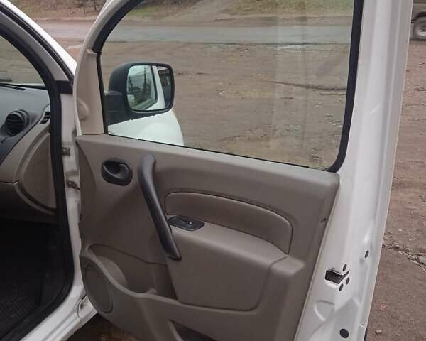 Білий Рено Кєнгу, об'ємом двигуна 1.46 л та пробігом 254 тис. км за 4500 $, фото 7 на Automoto.ua