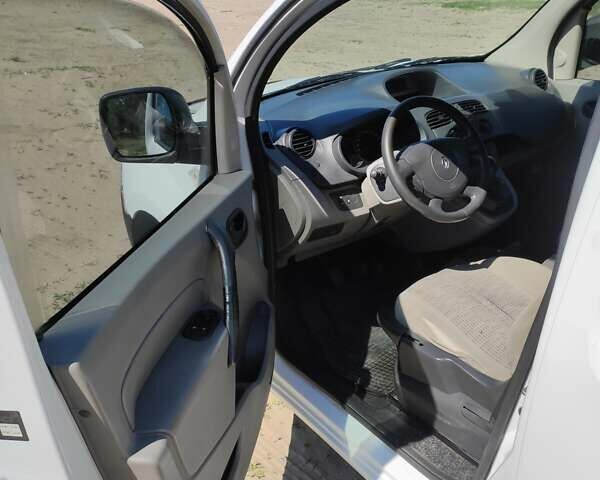 Белый Рено Кенгу, объемом двигателя 1.5 л и пробегом 333 тыс. км за 6000 $, фото 4 на Automoto.ua