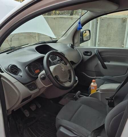 Білий Рено Кєнгу, об'ємом двигуна 1.5 л та пробігом 334 тис. км за 5500 $, фото 8 на Automoto.ua